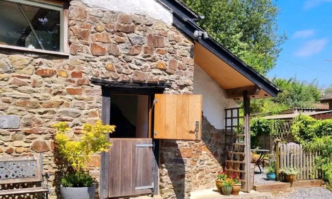 Atherington Cottage | The Hide at Lemons Farm - cosy cottage with garden in beautiful North Devon