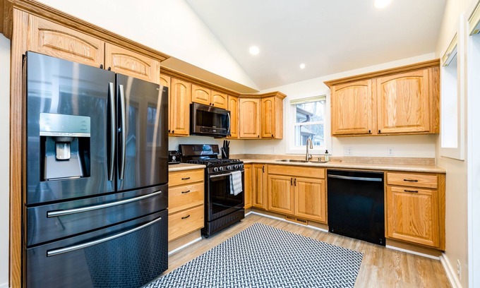 Michiana Shores Cottage | The Hideaway - Cozy 2-bedroom cottage with detached clubhouse!