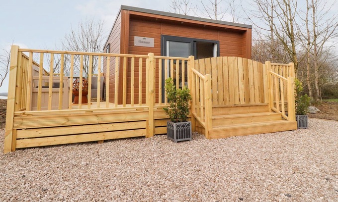 Fence Cottage | THE HIDEAWAY POD, romantic, with a garden in Barrow, Lancashire