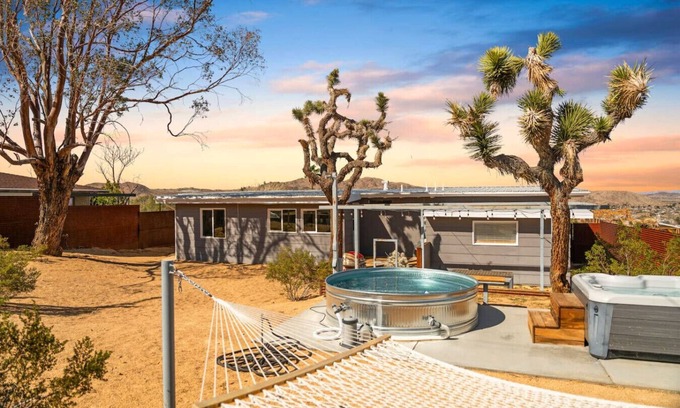 Joshua Tree House | The High View ~ With Cowboy Pool and Hot Tub