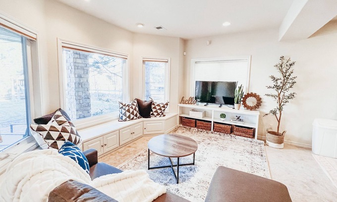 Westridge House | THE HIGHLANDS RANCH HIDEAWAY