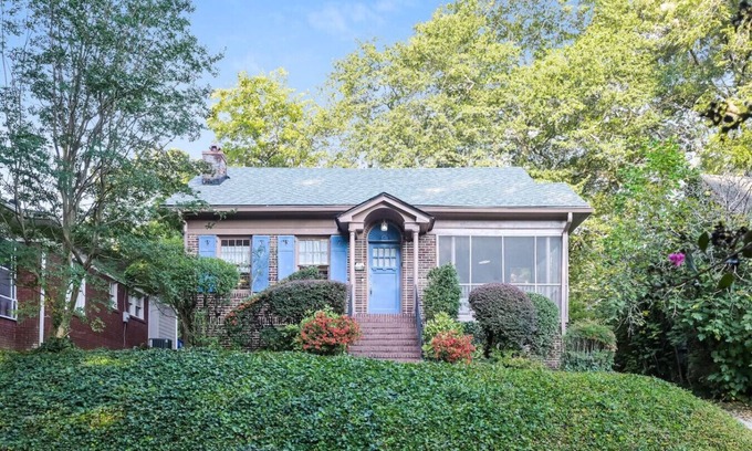 Candler Park Apartment | The Historical Escape