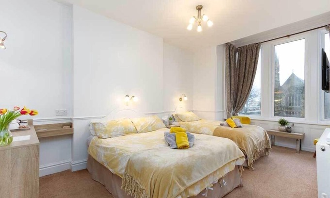 Lytham St. Anne's Bed & Breakfast | The Hollingworth