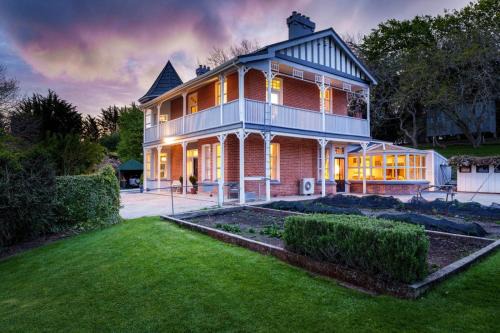 Clutha District Bed & Breakfast | The Homestead at Milburn