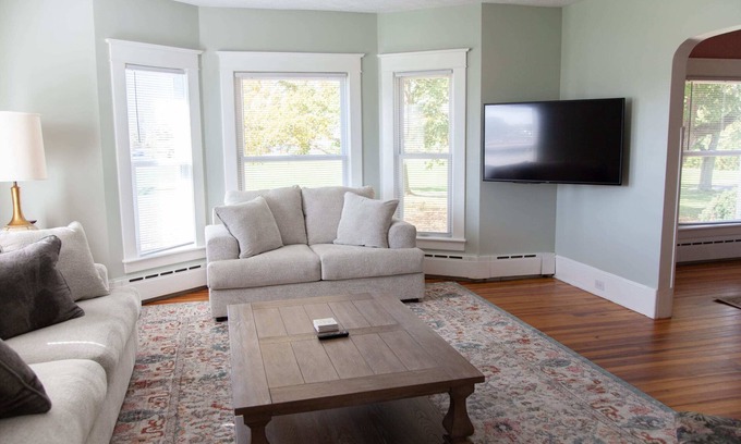 Geneva House | The Homestead Historic Charm & Big Backyard