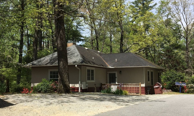 Flat Rock Cottage | The Honeysuckle Cottage 2 bedroom 2 bath sleeps 5- Located in Flat Rock, NC