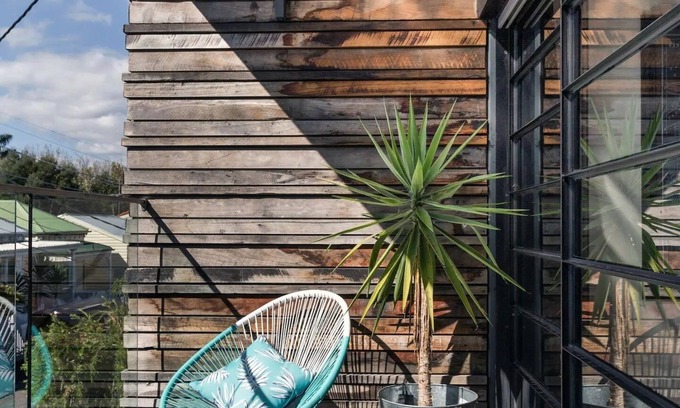 Windsor Apartment | The House of Windsor by Ready Set Stay - Queens Loft