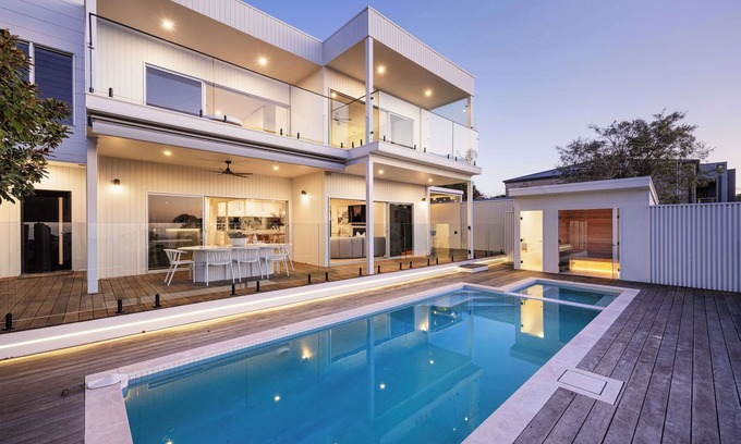 Mount Martha House | The Hull | Luxury Pool, Sauna, Spa, Tennis Court