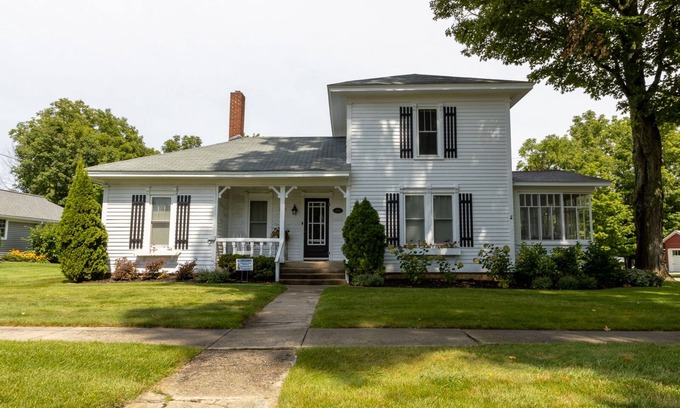 Pentwater House | The Hummingbird House