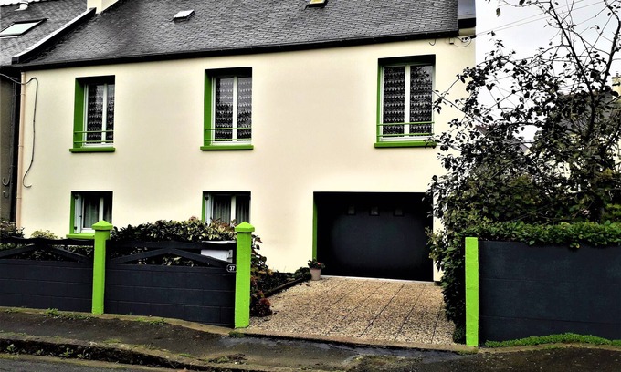 Lesneven Apartment | The hydrangea house