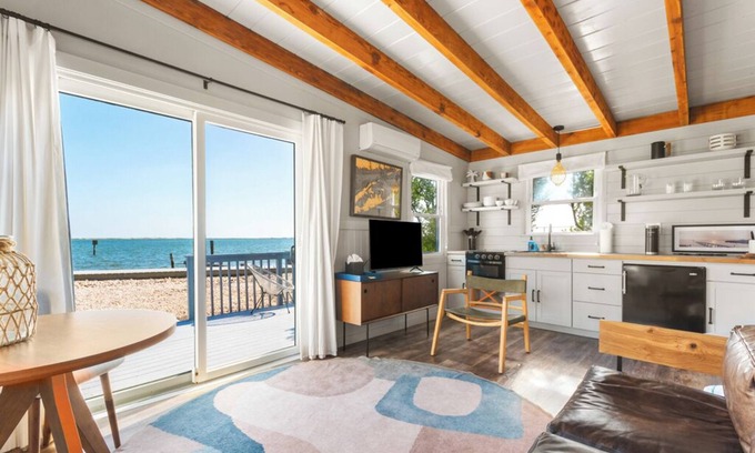 Hampton Bays Hotel | The Inn Spot