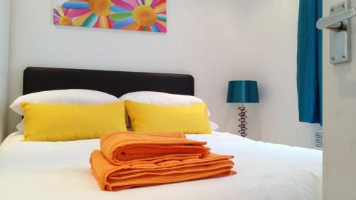 Acomb Apartment | The Jorvik Mini studio Parking available