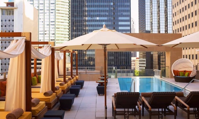 Downtown Dallas Hotel | The Joule Dallas – Deluxe King Room with Sleek, Modern Design