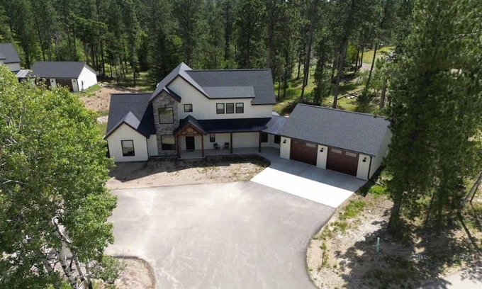 Deadwood House | The Juniper