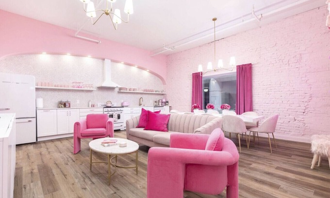 Downtown Louisville Apartment | The Kentucky Rose by Hollyhock Suites
