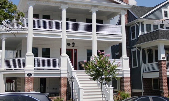 North End Condo | The King of Wesley! Where Everyone Can Stay in the Same House!