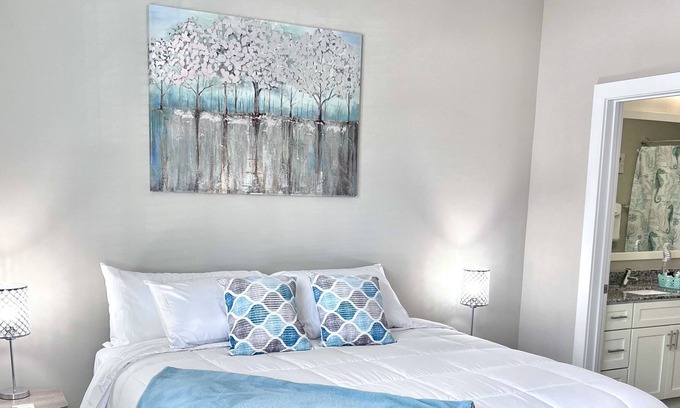 Northeast Raleigh Apartment | The King & Queen Suite
