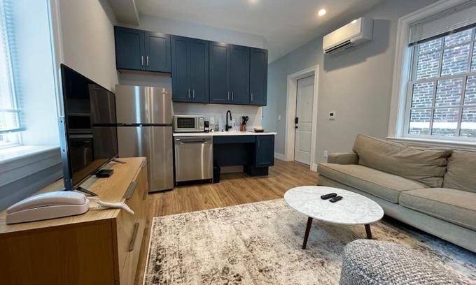 Old Town Alexandria Apartment | The King Suite at Prince Street Inn ADA Accessible