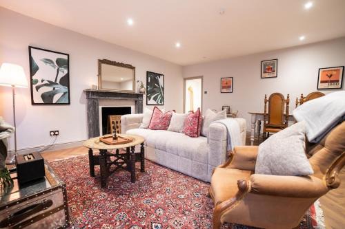 Upper Town Apartment | The Kings Courtyard Apartment
