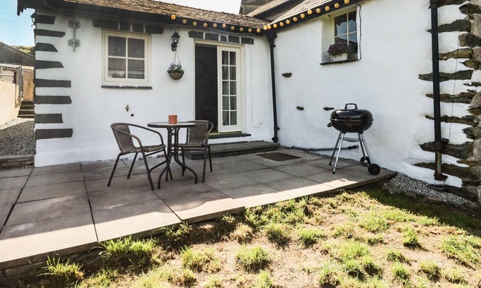 Kirkby-in-Furness Cottage | THE KNITTLE ANNEX, pet friendly, with a garden in Grizebeck