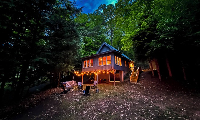 Day Cottage | The Lake Home - Cozy ADK family post & beam lakehouse