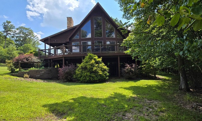 Oakland Cabin | The Lake House- 5 bedroom in quiet area with hot tub and pool table