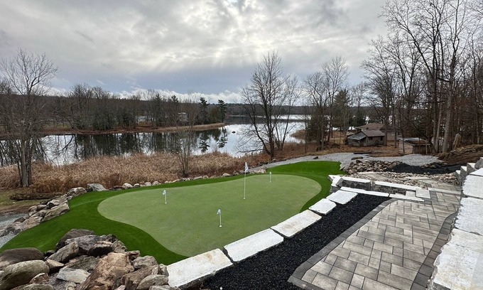 Centre Hastings Cottage | The Lake House - FREE in House Arcade, GOLF GREEN AND 9 HOLE MINI PUTT COURSE