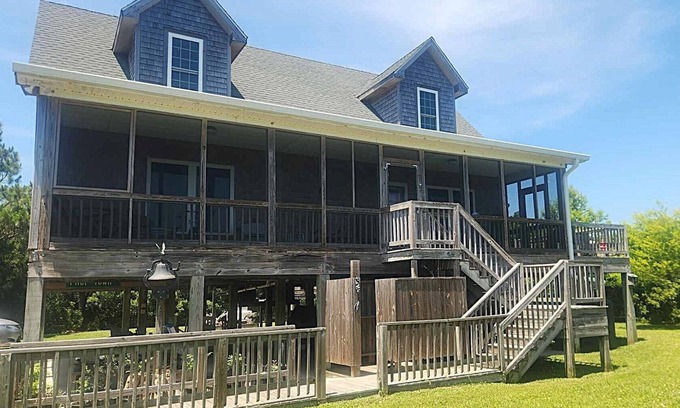 Ocracoke House | The Lake House: Private Large Yard l Screened Porch