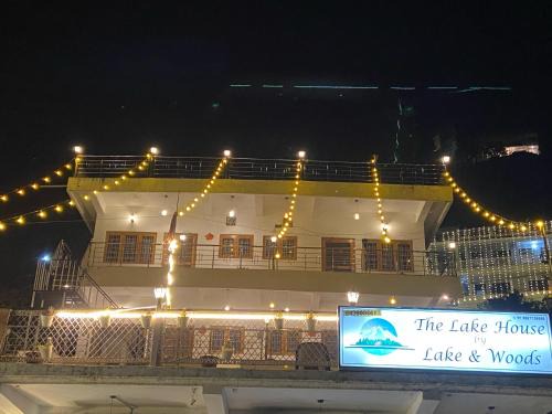Bhimtal Hotel | The lakehouse by lake & woods