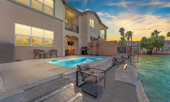 Terra Lago House | The Lakeside Palace - Sleeps 14