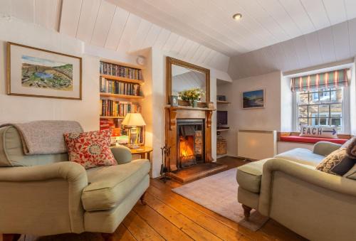 Mousehole House | The Langley Tarne