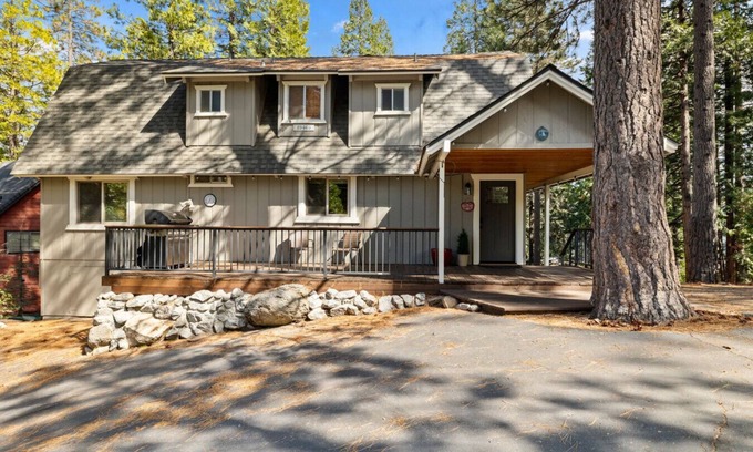 Cold Springs Cabin | The Laughing Pig – 9-Bedroom Family Cabin for 33 with Game Room, Fireplaces & Huge Outdoor Firepit