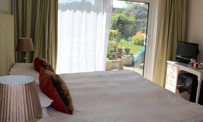 Witney Bed & Breakfast | The Laurels Guesthouse