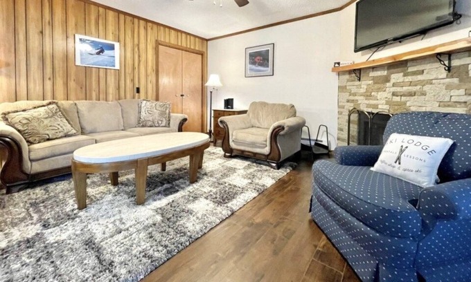 Beech Mountain Condo | The Lazy Bear/Pool/H.Tub/Sauna/Arcade/3rd Floor
