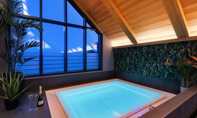 Woodhorn House | The Leeward - Marina West, Amblen