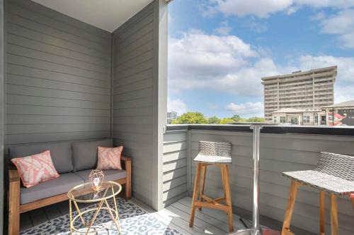 Hillsboro Village House | The Lemon Drop Walk to Cafes Shops & Vandy