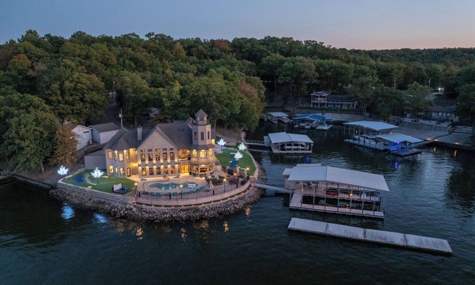 Osage Beach House | The Lighthouse - Amazing 7,000 SF Home - Private Heated Pool & Golf Course