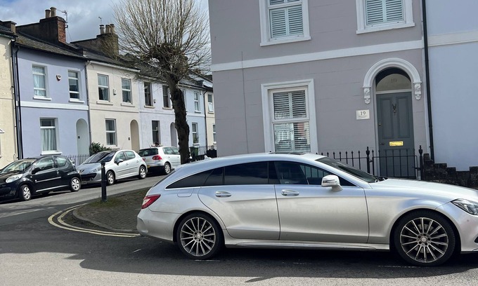 Cheltenham House | The Lilypad - Beautiful Cheltenham Town House and a short walk to Race Course