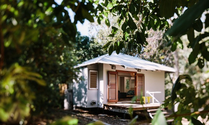 Nelly Bay House | The Little Bush Hut, Nelly Bay