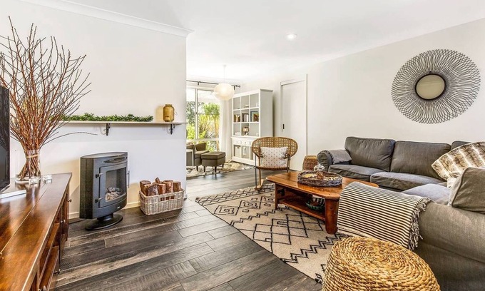 Narrawallee House | The Little Darling - Narrawallee Family Cottage