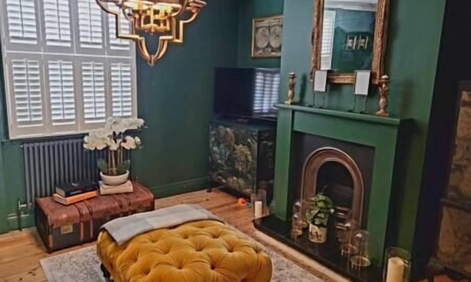 Cheltenham House | The Little Green House - Cheltenham, Walk to Town