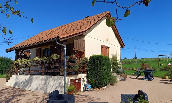 Nantheuil House | The Little House in the Périgord Countryside