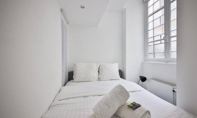 Paris City Center Apartment | The Little Rousseau - Cosy & Calm - Rivoli