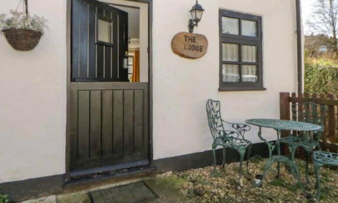 Heligan Cottage | The Lodge 2 bedroom cottage beside The Cridford In