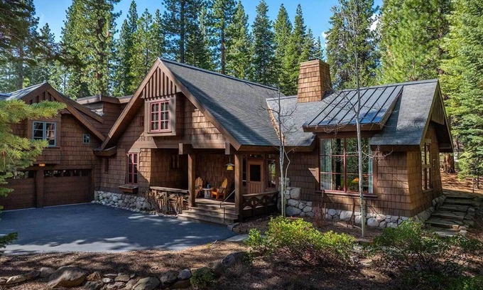 Truckee Cabin | The Lodge at Lahonton , Spacious 5-bedroom Luxury in tranquil setting