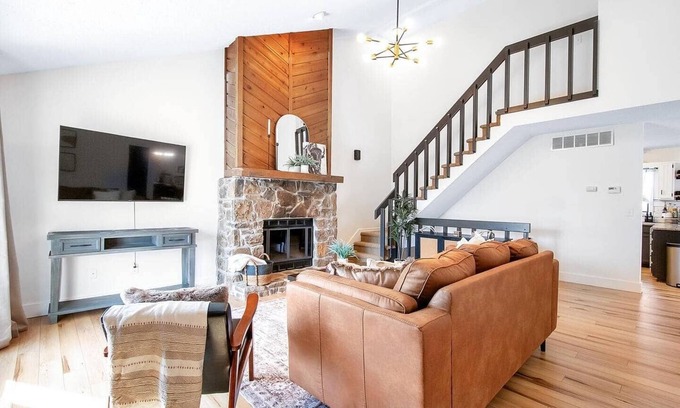 Wichita House | The Lodge is a spacious 4 bed, 2.5 bath home, styled with mountain/lodge decor