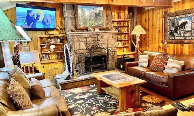 Estes Park Cabin | The Lodge @ Pine Haven Resort