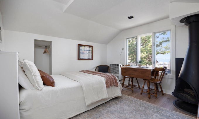 Traverse City Apartment | The Loft 14 Summary: