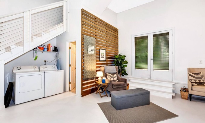 New Market House | The Loft At The Winchester Manor (spacious, Unique & Private Southern Charm)