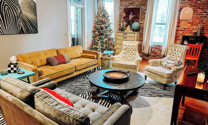 Bainbridge Apartment | The Loft @ Studio115 a Charming Stay, Sleeps 6, in Downtown Bainbridge, GA